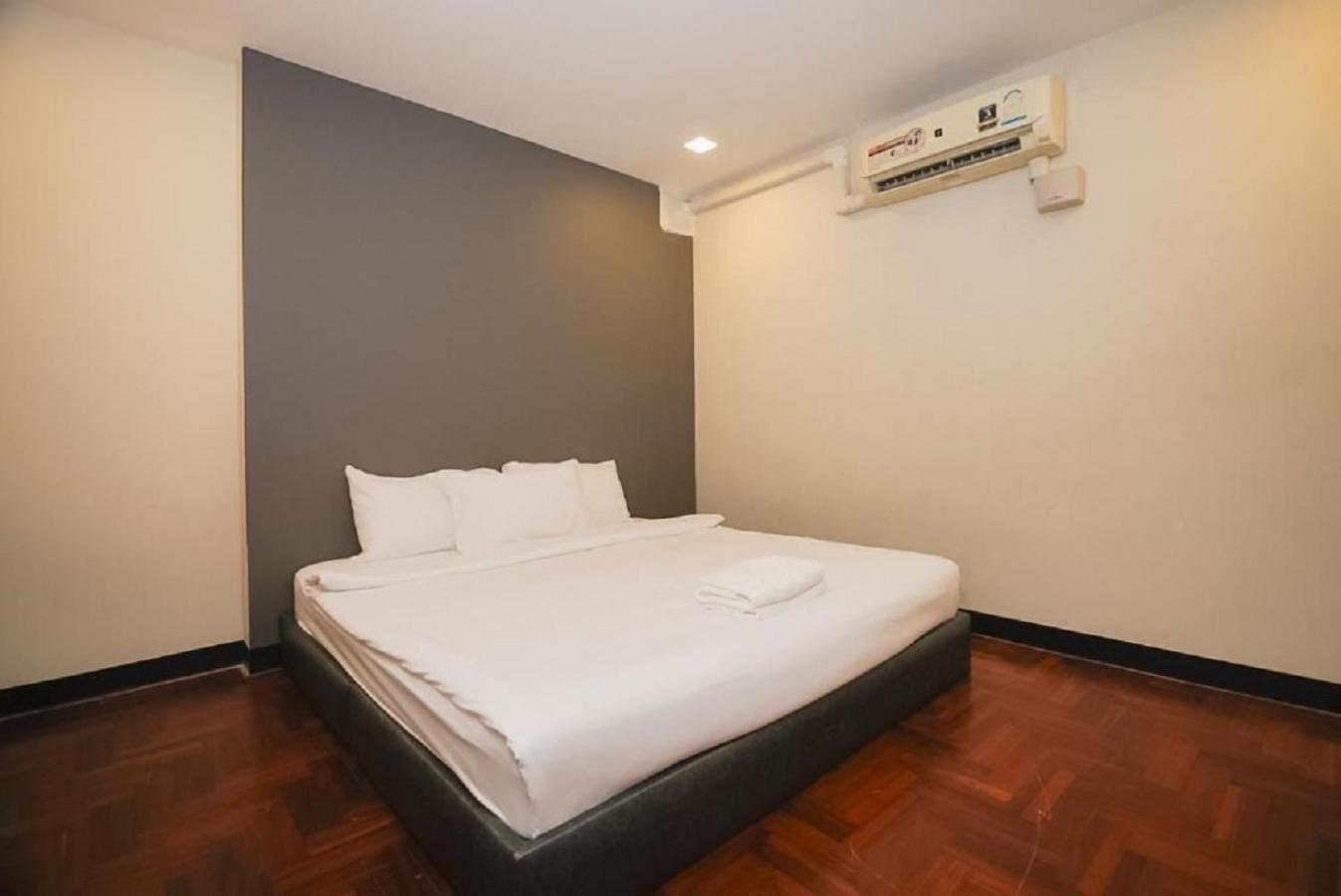 Go Inn Silom Road -Bts Saint Louis Bangkok Exterior photo