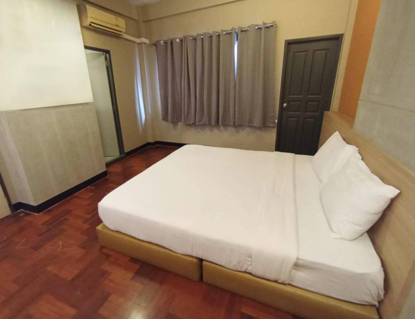 Go Inn Silom Road -Bts Saint Louis Bangkok Exterior photo