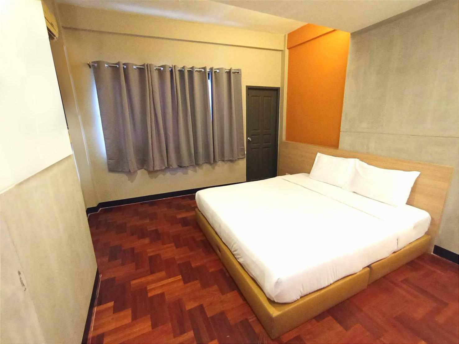 Go Inn Silom Road -Bts Saint Louis Bangkok Exterior photo